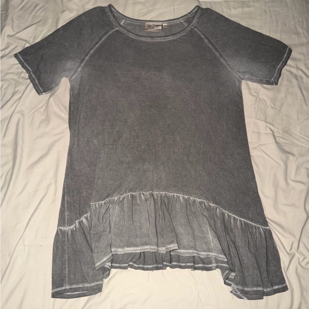 Dantelle Washed Gray Short Sleeve Ruffle Hem Tunic